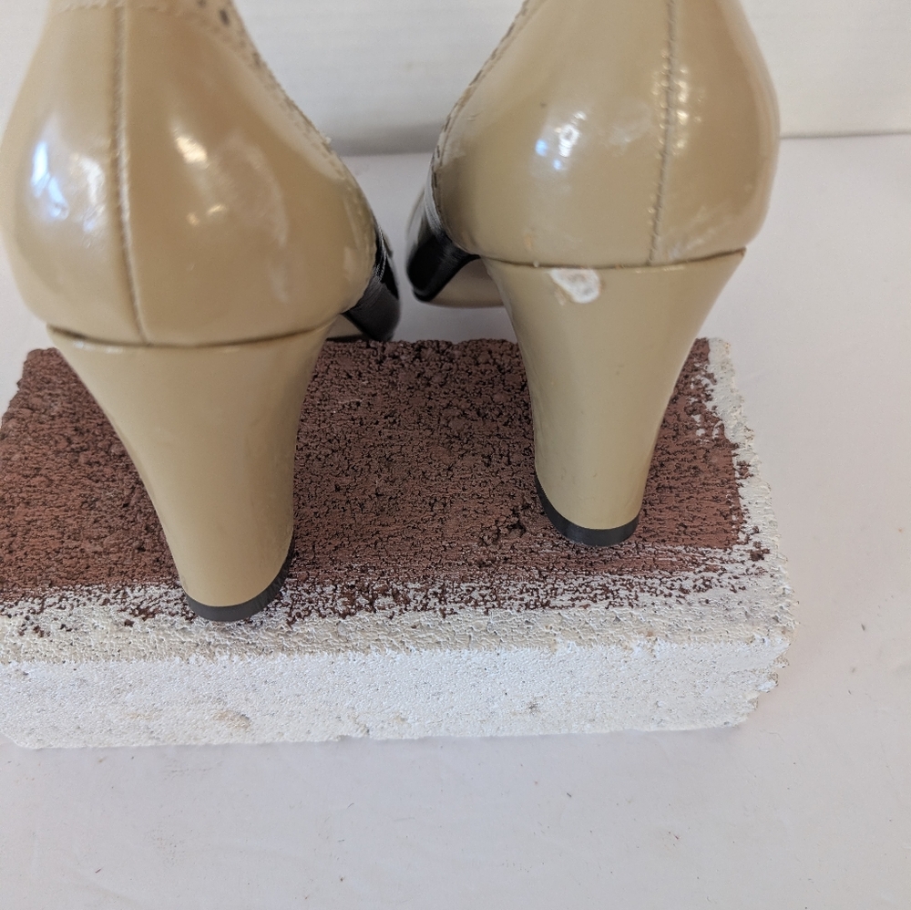Shoes Joan & David Beige and Black Spectator Women's Heels Size 7 - Picture 4 of 5